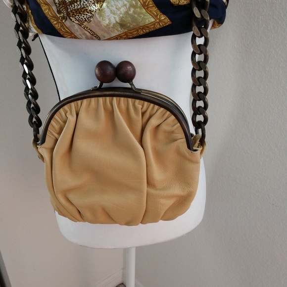 Erva Clutch Handbag w/Attractive Chain